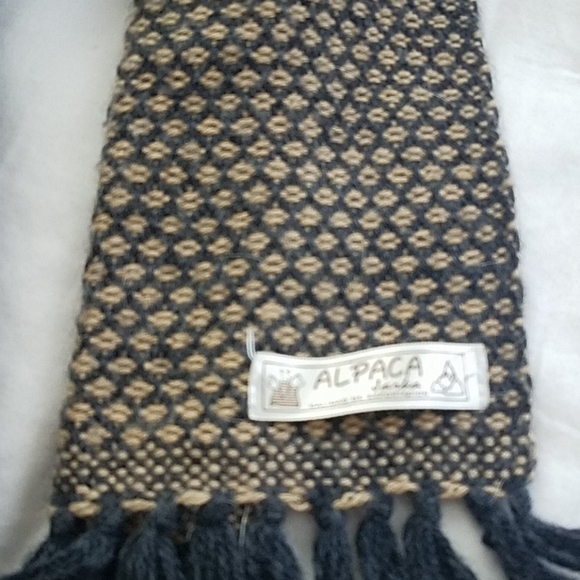 NWOT Alpaca Scarf - Picture 3 of 7